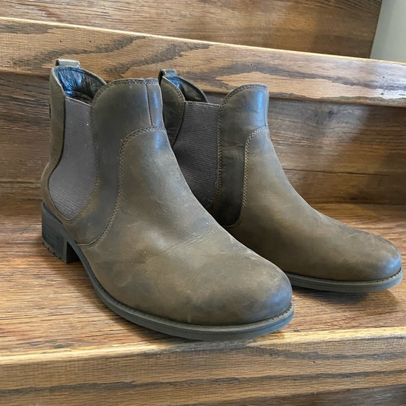 UGG Shoes - Ugg Chelsea boots GUC